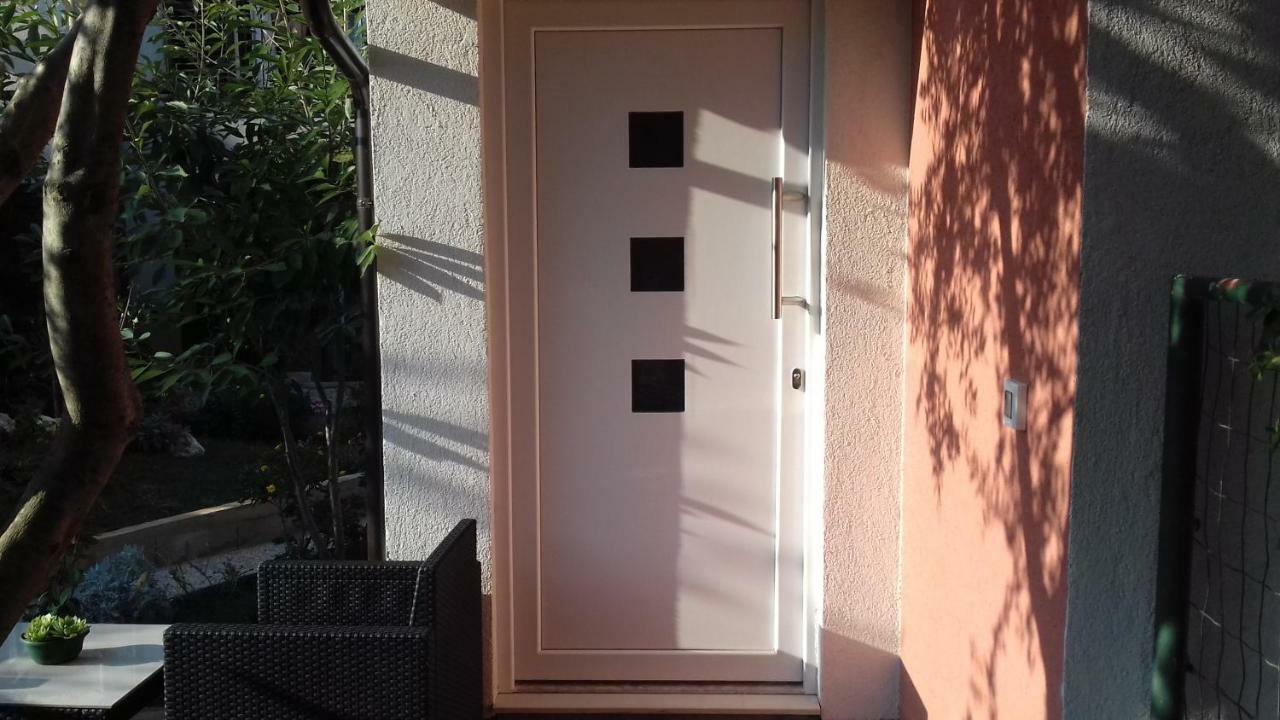 Tili Daire Pula Dış mekan fotoğraf